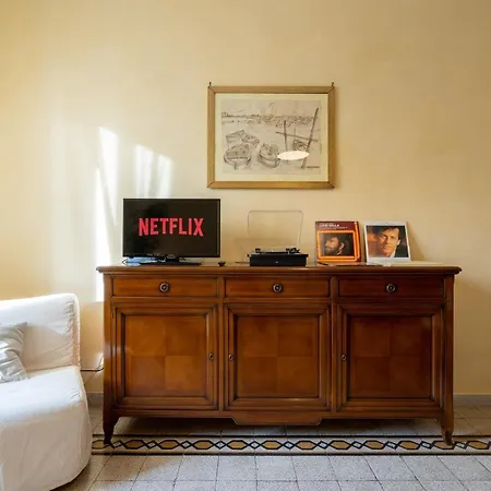 Ampio Con Vinili In Centro Storico Apartman