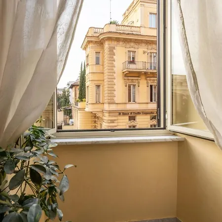 Ampio Con Vinili In Centro Storico Róma